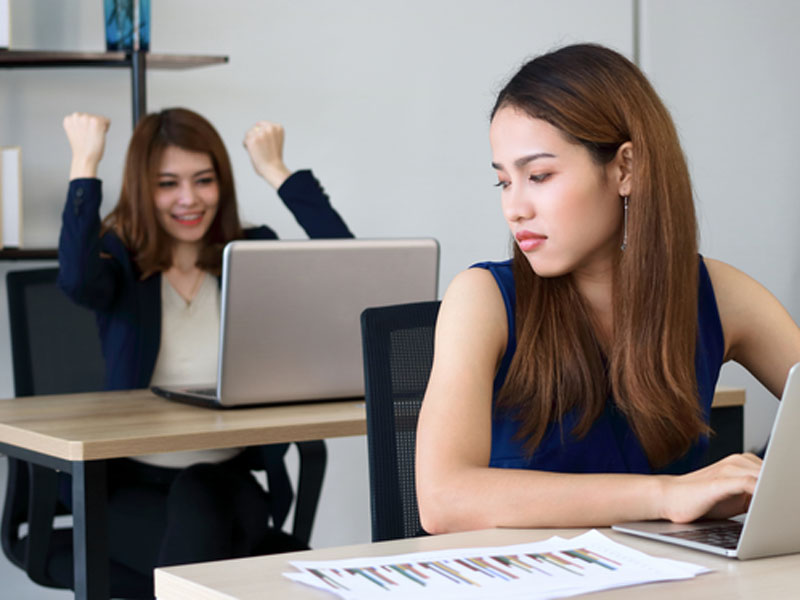 cô thần với điếu khách bị ghép đố kỵ